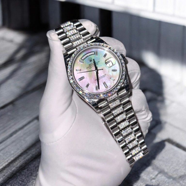 Dong-Ho-Rolex-Day-Date-Mat-Kham-Xa-Cu-Coc-So-Day-Dinh-Kim-Cuong-Moissanite-40mm-4-768x768-1 Rolex Day-Date Dial Mother Of Pearl Moissanite Diamonds Hong Kong 40mm - Image 6