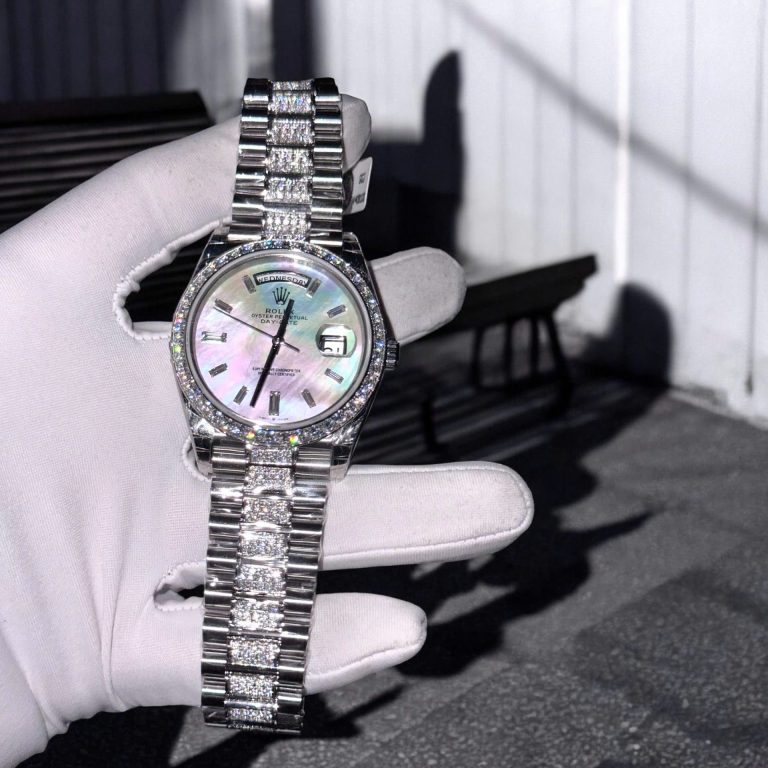 Dong-Ho-Rolex-Day-Date-Mat-Kham-Xa-Cu-Coc-So-Day-Dinh-Kim-Cuong-Moissanite-40mm-5-768x768-1 Rolex Day-Date 36mm Mother Of Pearl Dial with Moissanite Diamonds - Image 2