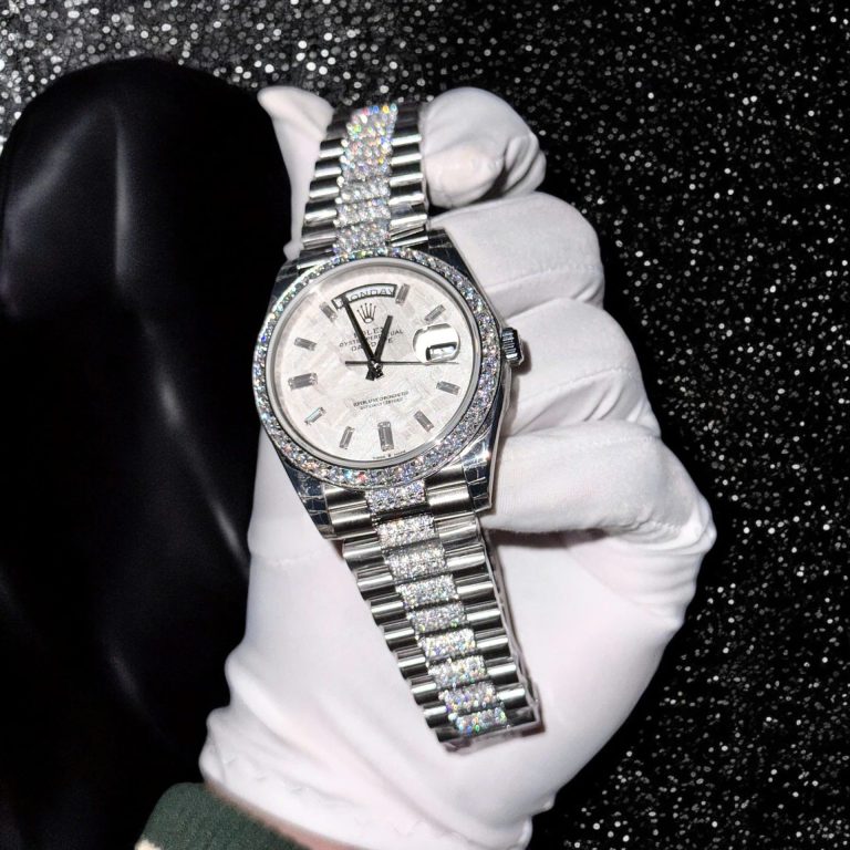 Dong-Ho-Rolex-Day-Date-Replica-11-Mat-Thien-Thach-Coc-So-Day-Dinh-Kim-Cuong-Moissanite-40mm-2-768x768-2 Rolex Day-Date 36mm Mother Of Pearl Dial with Moissanite Diamonds - Image 7