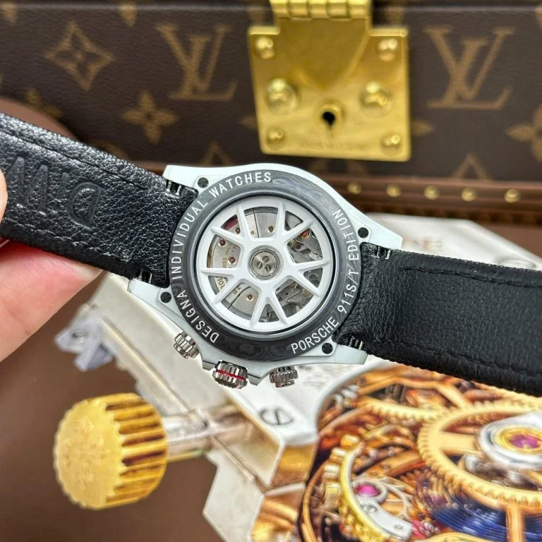 Dong-Ho-Rolex-Daytona-DiW-Ferrari-Replica-11-Mat-Tiffany-Vo-Carbon-Trang-Sieu-Nhe-40mm-14-768x768-1 Rolex Daytona DiW Ferrari Super Clone Watch - Image 13