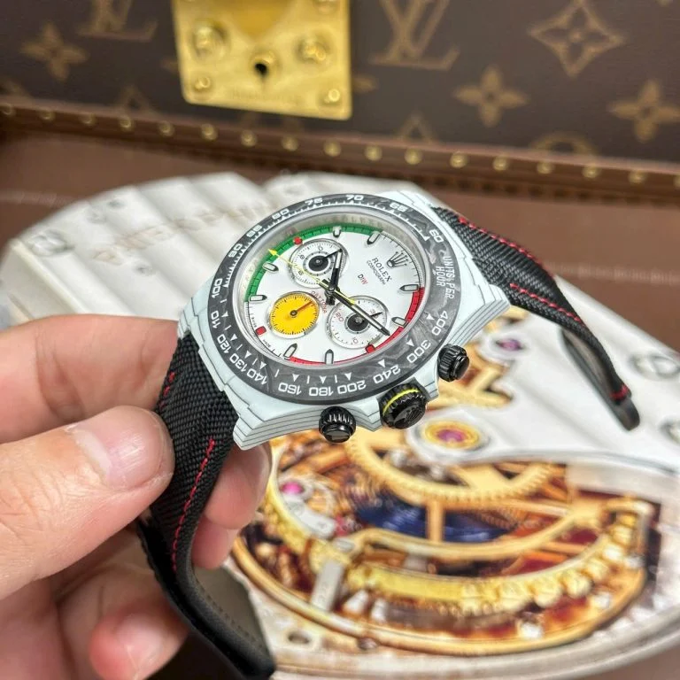 Dong-Ho-Rolex-Daytona-DiW-Ferrari-Replica-11-Vo-Carbon-Trang-Sieu-Nhe-40mm-4-768x768-1 Rolex Daytona DiW Ferrari Super Clone Watch - Image 4