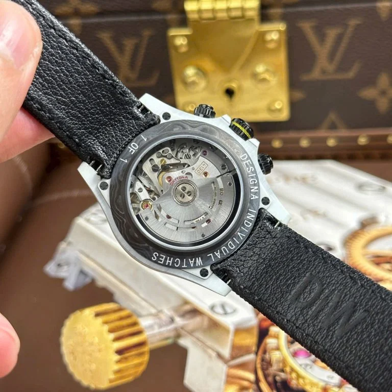 Dong-Ho-Rolex-Daytona-DiW-Ferrari-Replica-11-Vo-Carbon-Trang-Sieu-Nhe-40mm-8-768x768-1 Rolex Daytona DiW Ferrari Super Clone Watch - Image 11