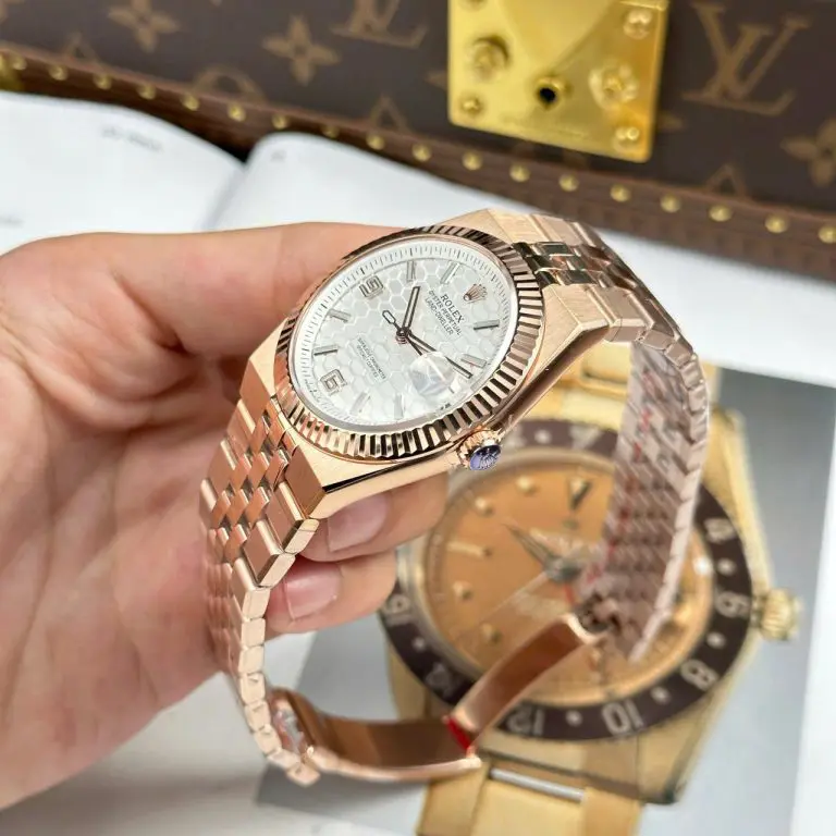 Dong-Ho-Rolex-Land-Dweller-127335-Rep-11-Ma-Vang-Hong-Mat-Trang-Hoa-Tiet-To-Ong-14-768x768.jpg Land Dweller 127335 2F 1:1 Best Edition White Textured Dial on RG Bracelet A7135 - Image 3