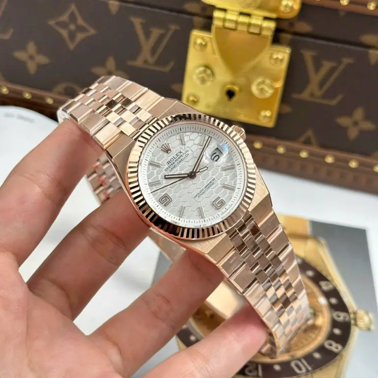 Dong-Ho-Rolex-Land-Dweller-127335-Rep-11-Ma-Vang-Hong-Mat-Trang-Hoa-Tiet-To-Ong-17-768x768.jpg Land Dweller 127335 2F 1:1 Best Edition White Textured Dial on RG Bracelet A7135 - Image 4