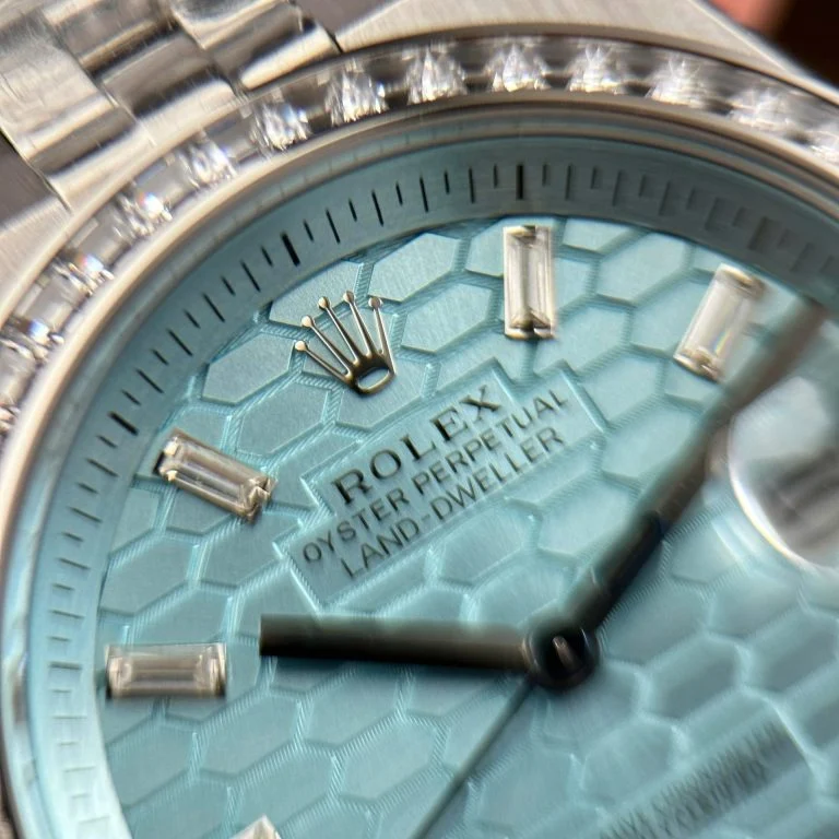 Dong-Ho-Rolex-Land-Dweller-127336-Che-Tac-Mat-Xanh-Bang-Hoa-Tiet-To-Ong-Dinh-Da-Baguette-40mm-4-768x768-1 Land Dweller 127336 DIWF 1:1 Best Edition Ice Blue Textured Dial Diamonds Bezel on SS Bracelet A7135 - Image 6