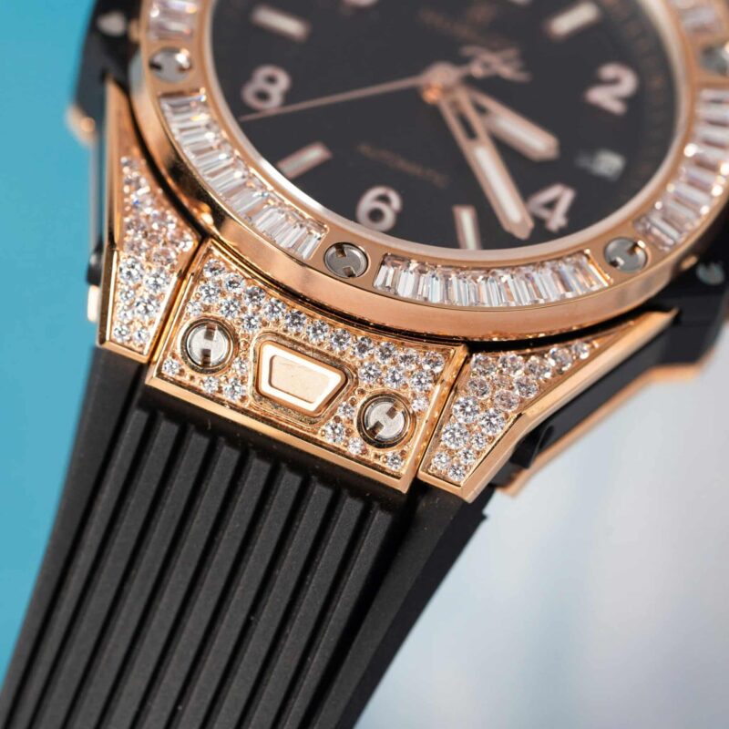 Hublot-Big-Bang-One-Click-King-Gold-Pave-Da-CZ-6-scaled-800x800 Hublot Big Bang One Click King Gold Black Pav¨¦ Baguette CZ Stone Bezel Replica 39mm - Image 6