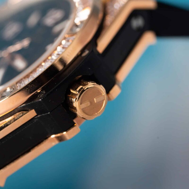 Hublot-Big-Bang-One-Click-King-Gold-Pave-Da-CZ-7-scaled-800x800 Hublot Big Bang One Click King Gold Black Pav¨¦ Baguette CZ Stone Bezel Replica 39mm - Image 7