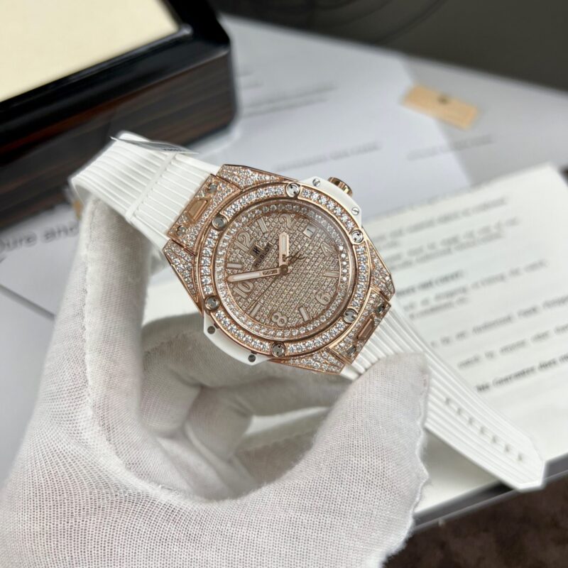 Hublot-Big-Bang-One-Click-Vang-Hong-Che-Tac-Moissanite-2-800x800 Hublot Big Bang One Click King Gold Pave White Full Moissanite Replica 39mm - Image 2