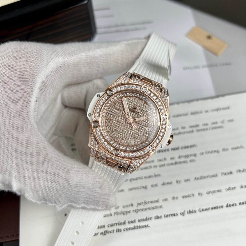 Hublot-Big-Bang-One-Click-Vang-Hong-Che-Tac-Moissanite-3-800x800 Hublot Big Bang One Click King Gold Pave White Full Moissanite Replica 39mm - Image 3