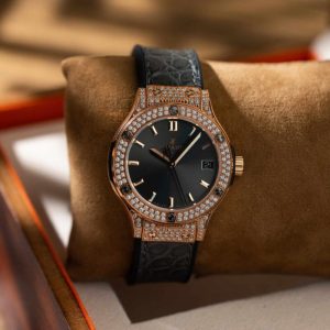 Hublot Classic Fusion King Gold Pav¨¦ CZ Stones Grey Dial Leather Strap Lady Watch Replica 33mm