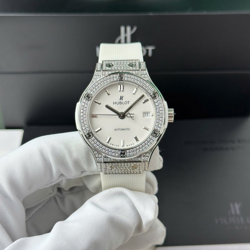 Hublot-Classic-Fusion-Titanium-Diamond-Pave-White-Dial-Rubber-Strap-1-800x800 Hublot Classic Fusion Titanium Diamond Pav¨¦ White Dial Rubber Strap Replica 38mm