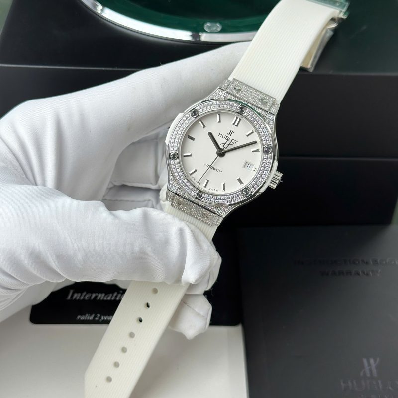 Hublot-Classic-Fusion-Titanium-Diamond-Pave-White-Dial-Rubber-Strap-2-800x800 Hublot Classic Fusion Titanium Diamond Pav¨¦ White Dial Rubber Strap Replica 38mm - Image 2
