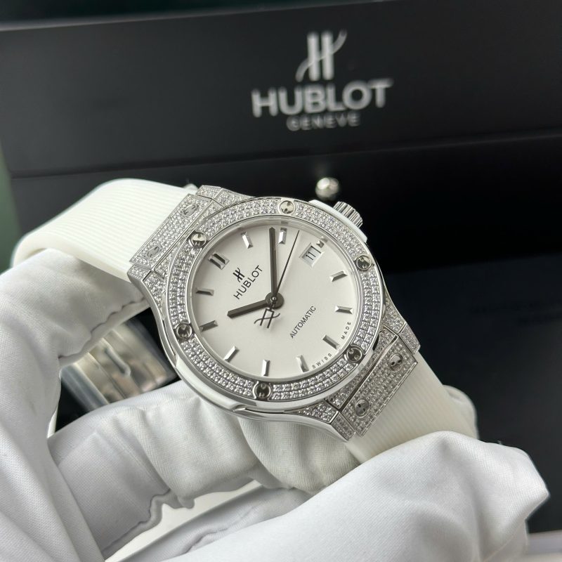 Hublot-Classic-Fusion-Titanium-Diamond-Pave-White-Dial-Rubber-Strap-3-800x800 Hublot Classic Fusion Titanium Diamond Pav¨¦ White Dial Rubber Strap Replica 38mm - Image 3
