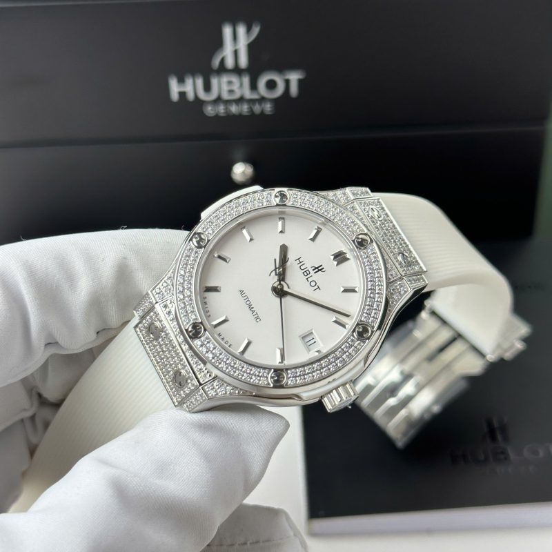 Hublot-Classic-Fusion-Titanium-Diamond-Pave-White-Dial-Rubber-Strap-4-800x800 Hublot Classic Fusion Titanium Diamond Pav¨¦ White Dial Rubber Strap Replica 38mm - Image 4