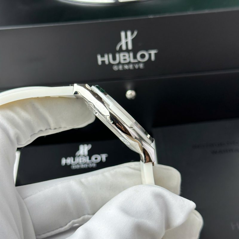 Hublot-Classic-Fusion-Titanium-Diamond-Pave-White-Dial-Rubber-Strap-5-800x800 Hublot Classic Fusion Titanium Diamond Pav¨¦ White Dial Rubber Strap Replica 38mm - Image 5