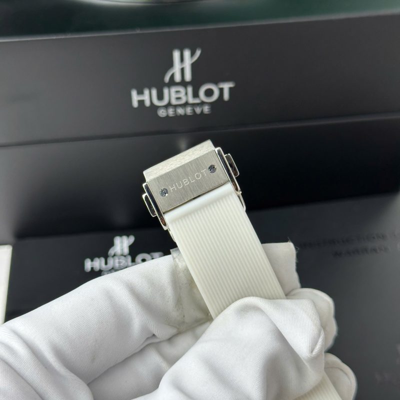 Hublot-Classic-Fusion-Titanium-Diamond-Pave-White-Dial-Rubber-Strap-8-800x800 Hublot Classic Fusion Titanium Diamond Pav¨¦ White Dial Rubber Strap Replica 38mm - Image 8