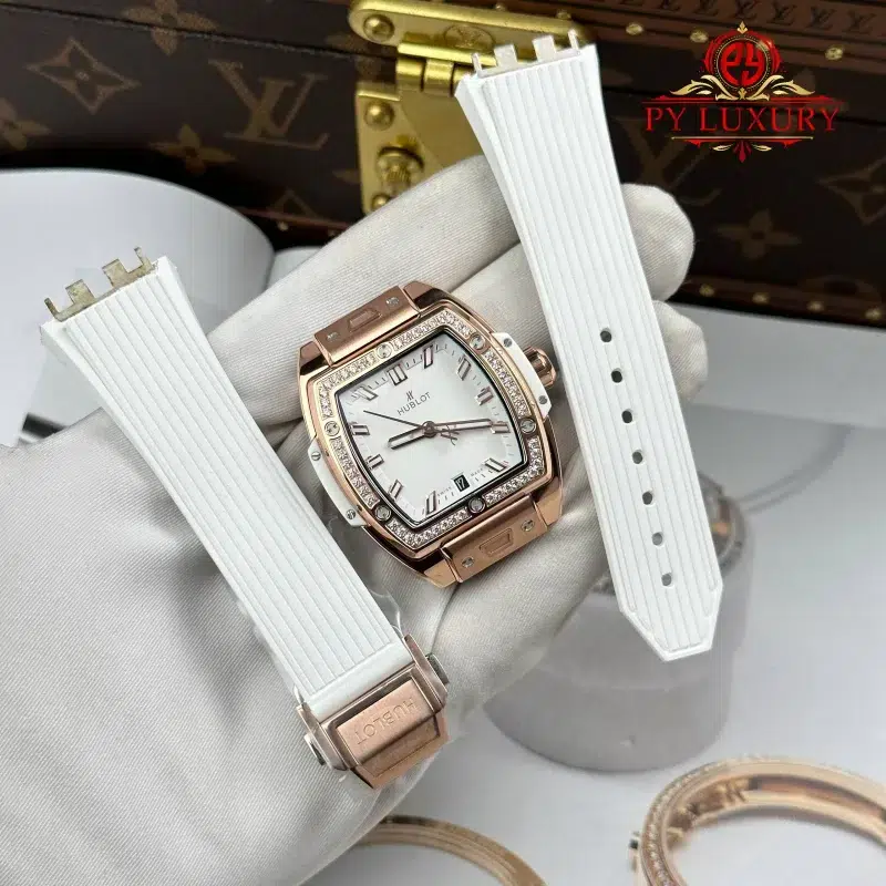 Hublot-Spirit-of-Big-Bang-King-Gold-White-Diamond-Rubber-Strap-Replica-2-800x800 Hublot Spirit of Big Bang King Gold White Diamonds Rubber Strap Replica 39mm - Image 2