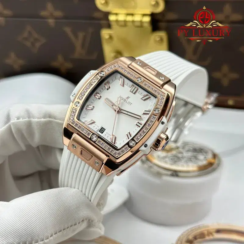 Hublot-Spirit-of-Big-Bang-King-Gold-White-Diamond-Rubber-Strap-Replica-3-800x800 Hublot Spirit of Big Bang King Gold White Diamonds Rubber Strap Replica 39mm - Image 3