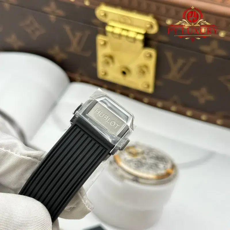 Hublot-Spirit-of-Big-Bang-Titanium-Diamond-Pave-Black-Dial-Rubber-Strap-11-800x800 Hublot Spirit of Big Bang Titanium Diamond Pav¨¦ Black Dial Rubber Strap Replica 39mm - Image 11