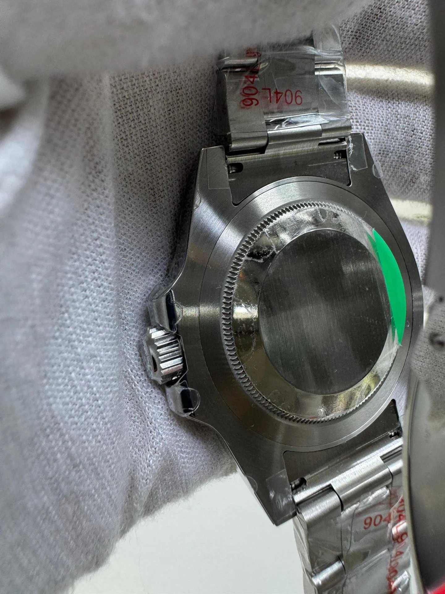 IMG-20250605-WA0306 Rolex GMT-Master II Black Grey Bezel Oyster Bracelet ¡°Bruce Wayne¡± 126710GRNR Super Clone - Image 3