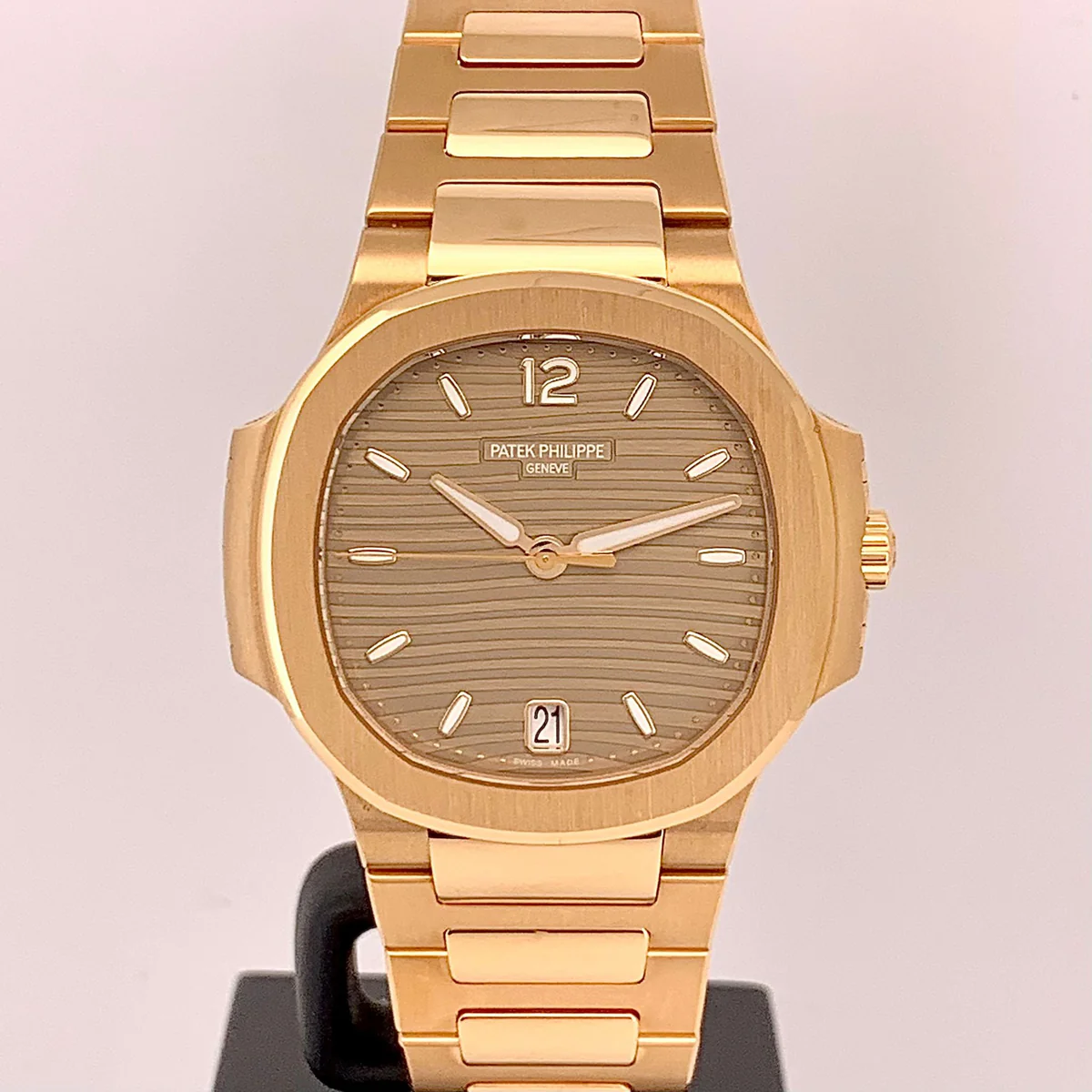 Nautilus-71181R-_2 Patek Philippe Nautilus 7118/1R Rose Gold Golden Brown Dial