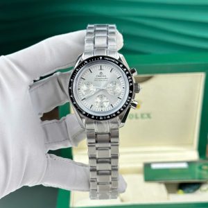 Omega Speedmaster Moonwatch Chronograph Silver Dial Black Bezel Replica 42mm