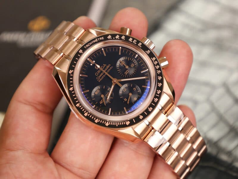 Omega-Speedmaster-Moonwatch-Professional-Chronograph-Sedna-Gold-4-scaled-800x601 Omega Speedmaster Moonwatch Professional Chronograph Sedna Gold Black Dial Replica 42mm - Image 4