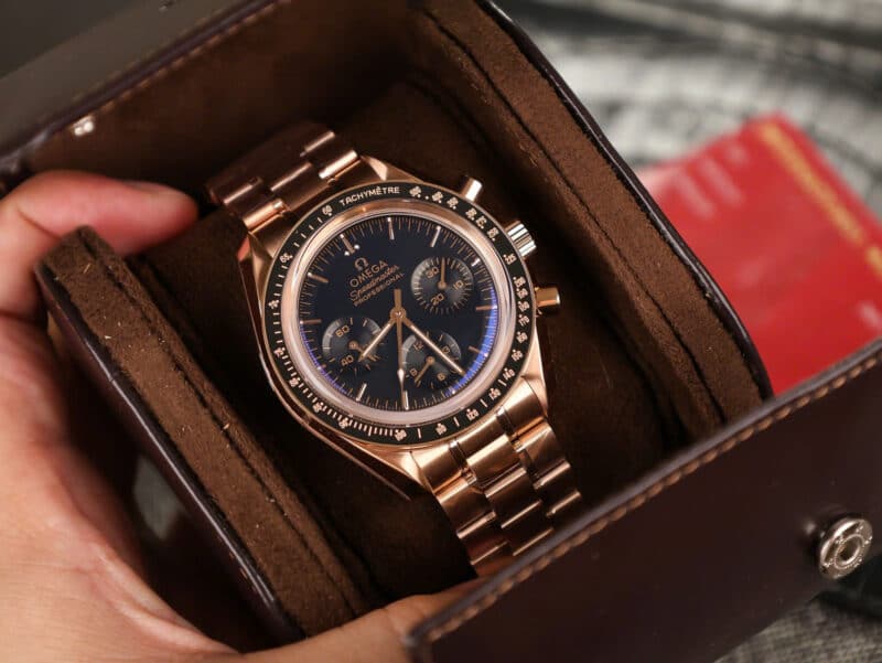 Omega-Speedmaster-Moonwatch-Professional-Chronograph-Sedna-Gold-scaled-800x601 Omega Speedmaster Moonwatch Professional Chronograph Sedna Gold Black Dial Replica 42mm