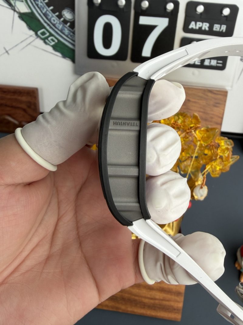 Richard-Mille-RM055-Bubba-Watson-White-Legend-Carbon-NTPT-Vaucher-Movement-1-1-Super-Clone-6-800x1067 Richard Mille RM055 Bubba Watson White Legend Carbon NTPT Vaucher Movement 1:1 Super Clone A9 Factory 42.7mm x 49.9mm (Free Sprung) - Image 6