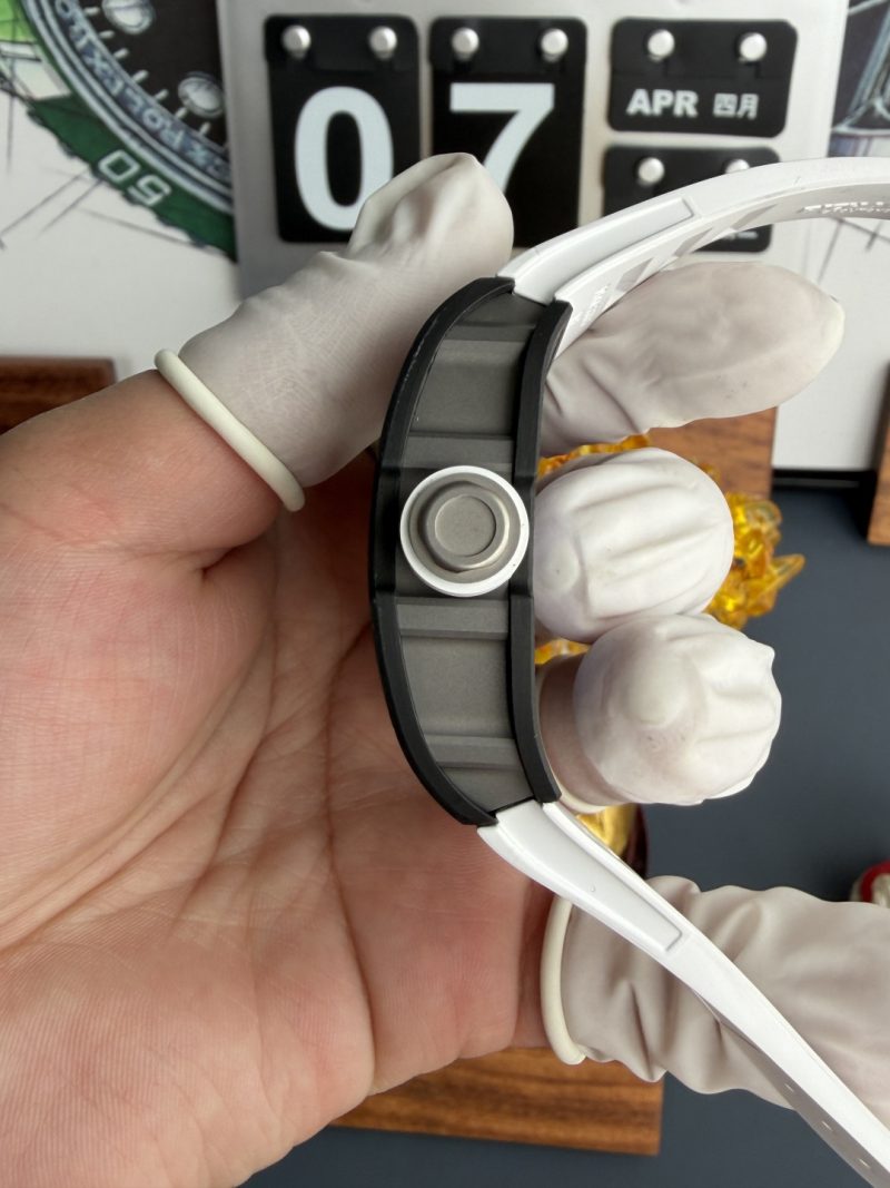 Richard-Mille-RM055-Bubba-Watson-White-Legend-Carbon-NTPT-Vaucher-Movement-1-1-Super-Clone-7-800x1067 Richard Mille RM055 Bubba Watson White Legend Carbon NTPT Vaucher Movement 1:1 Super Clone A9 Factory 42.7mm x 49.9mm (Free Sprung) - Image 7