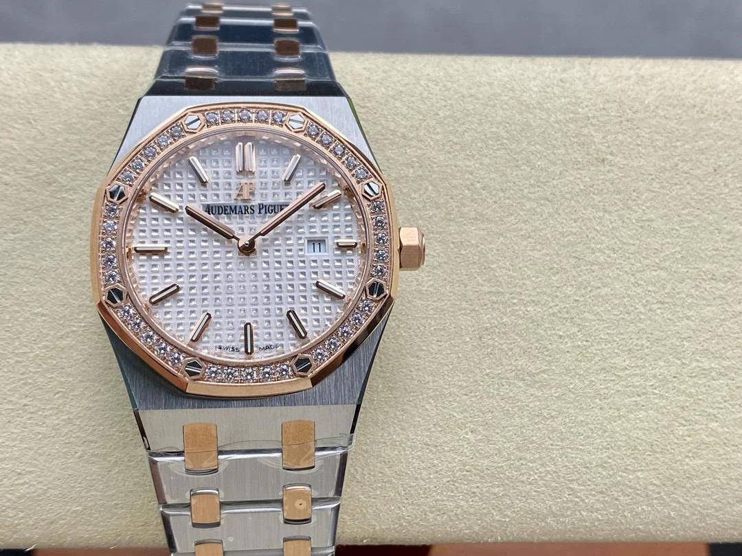 WhatsApp-Image-2025-06-15-at-11.50.24_92c52e5a Audemars Piguet Royal Oak Quartz Ref. 67651SR.ZZ.1261SR.01 Super Clone - Image 2