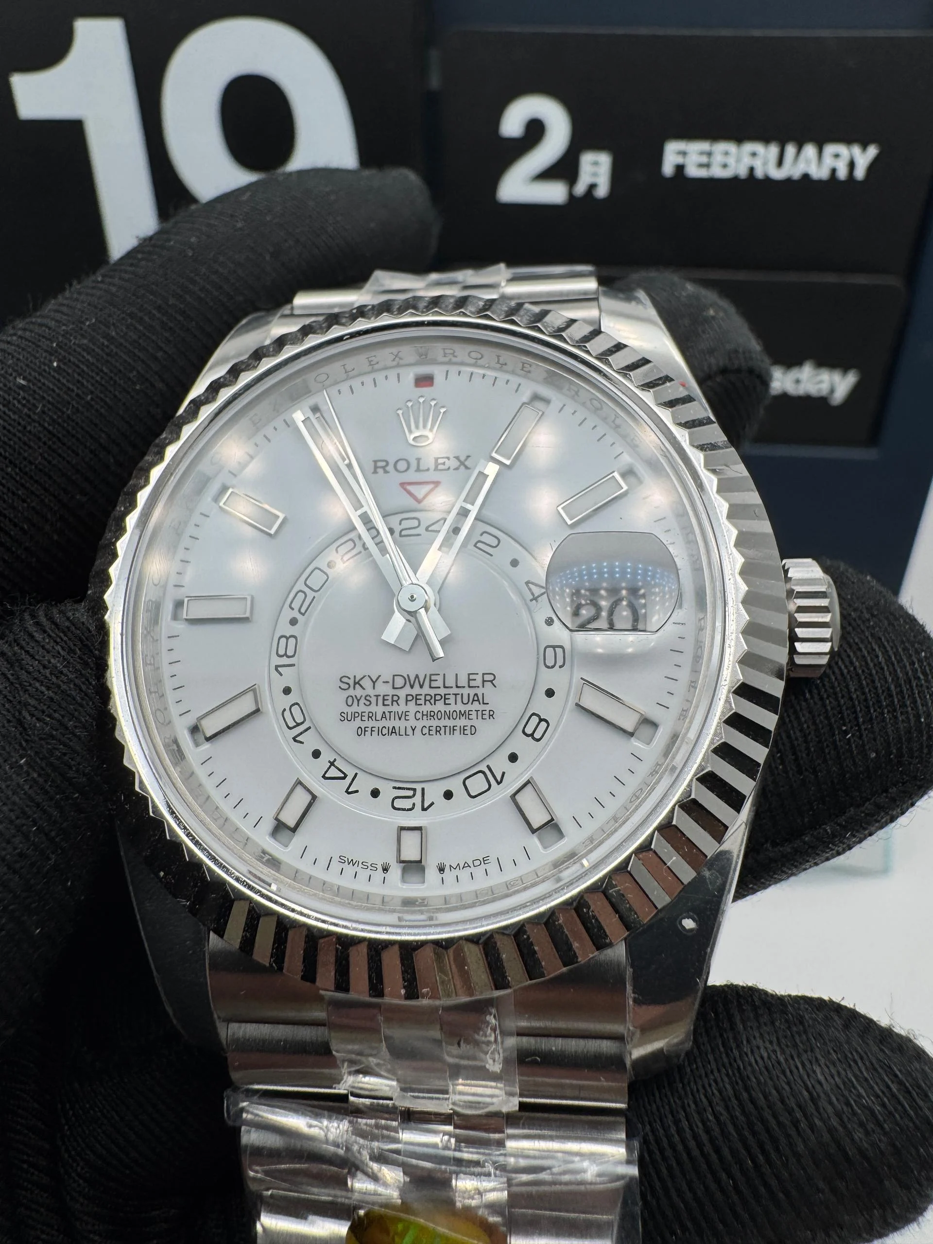 WhatsApp-Image-2025-07-22-at-23.31.34_e27fb1b3 Sky-Dweller White Dial Jubilee Bracelet 326934 - Image 3