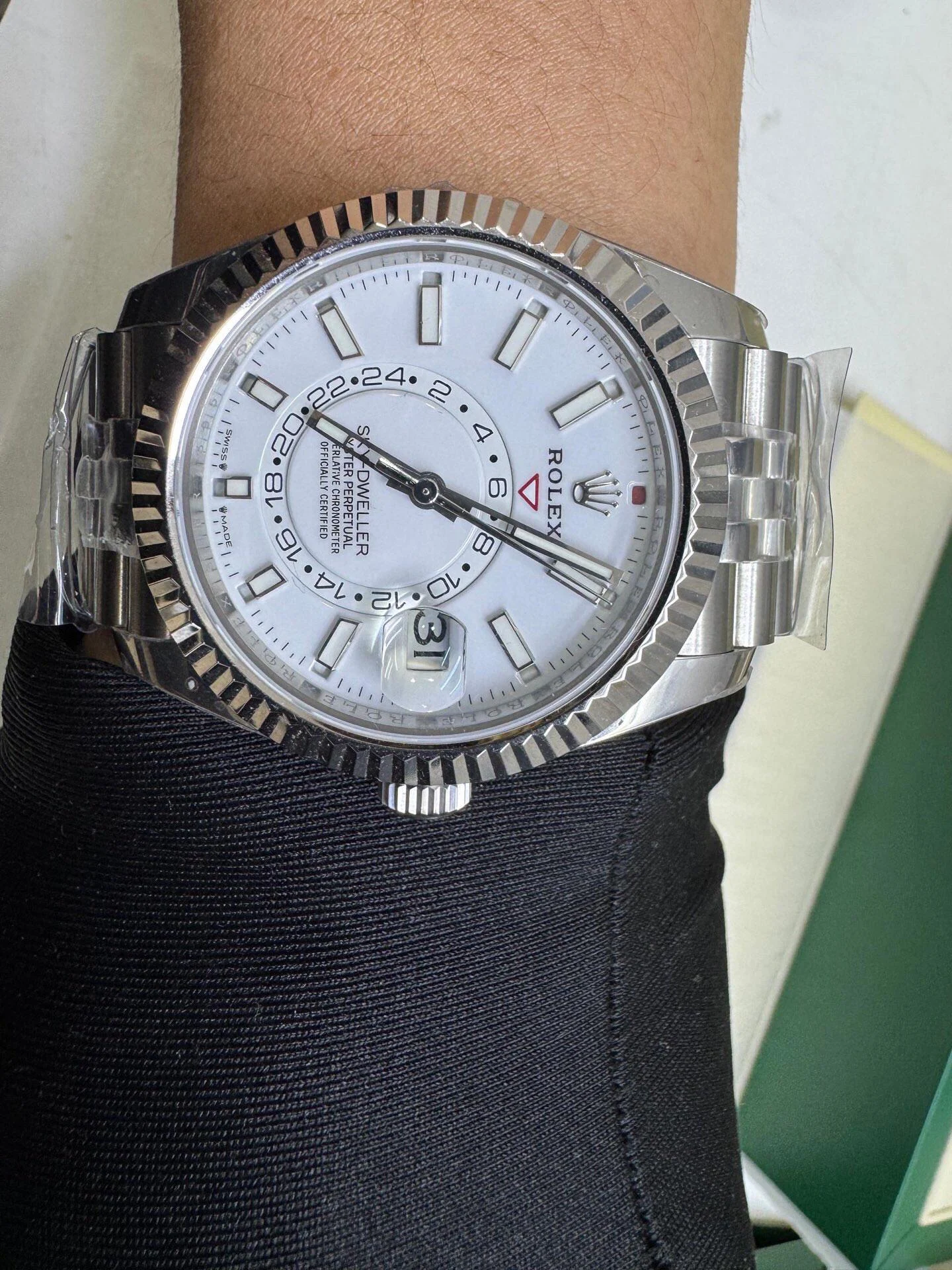 WhatsApp-Image-2025-07-22-at-23.31.34_ed11958b Sky-Dweller White Dial Jubilee Bracelet 326934 - Image 4