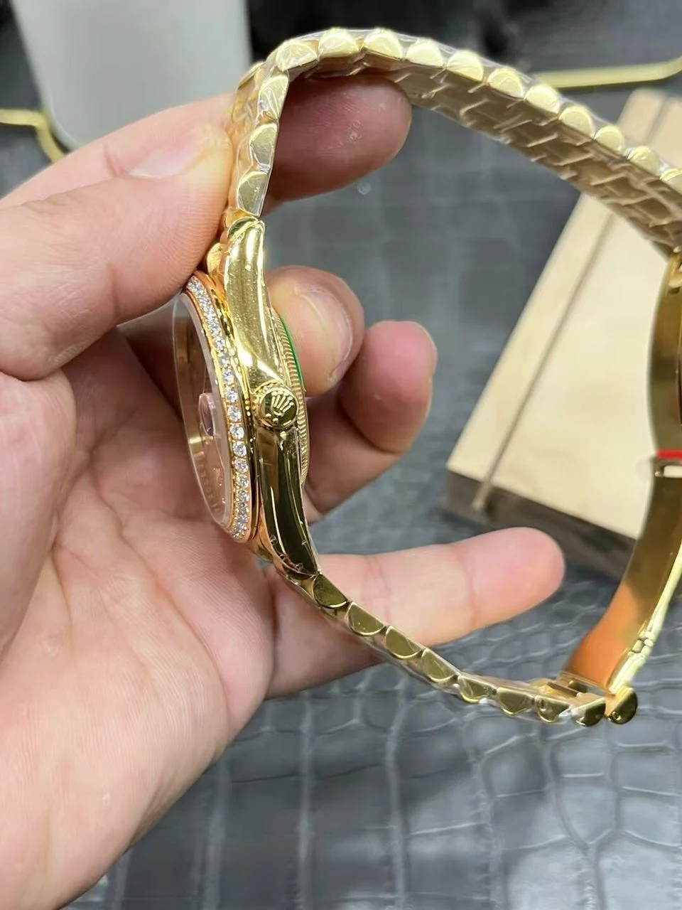 WhatsApp-Image-2026-01-11-at-11.53.52-PM Rolex Oyster Perpetual Day-Date Watch in Yellow Gold with a Champagne President Bracelet 210g Super Clone - Image 8