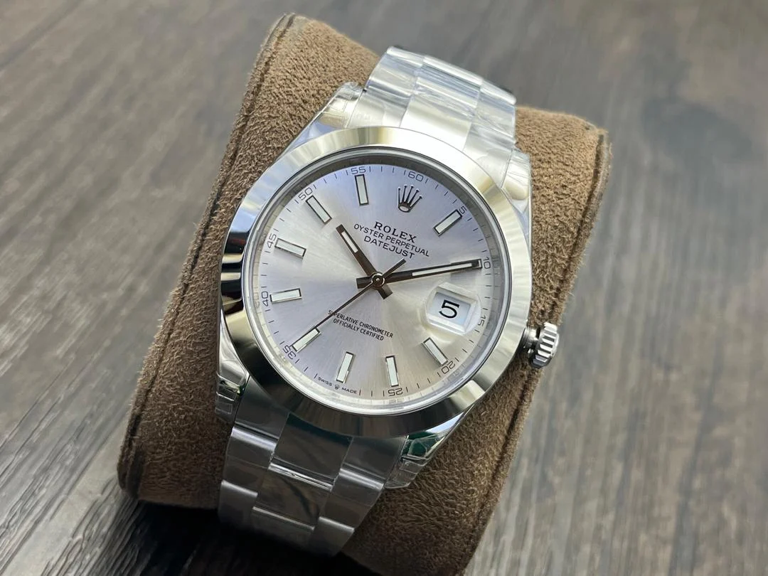 WhatsApp-Image-2026-01-16-at-21.43.17 Rolex Oyster Perpetual Datejust 41 mm watch with a silver index dial, smooth stainless steel bezel, and Oyster bracelet - Image 8
