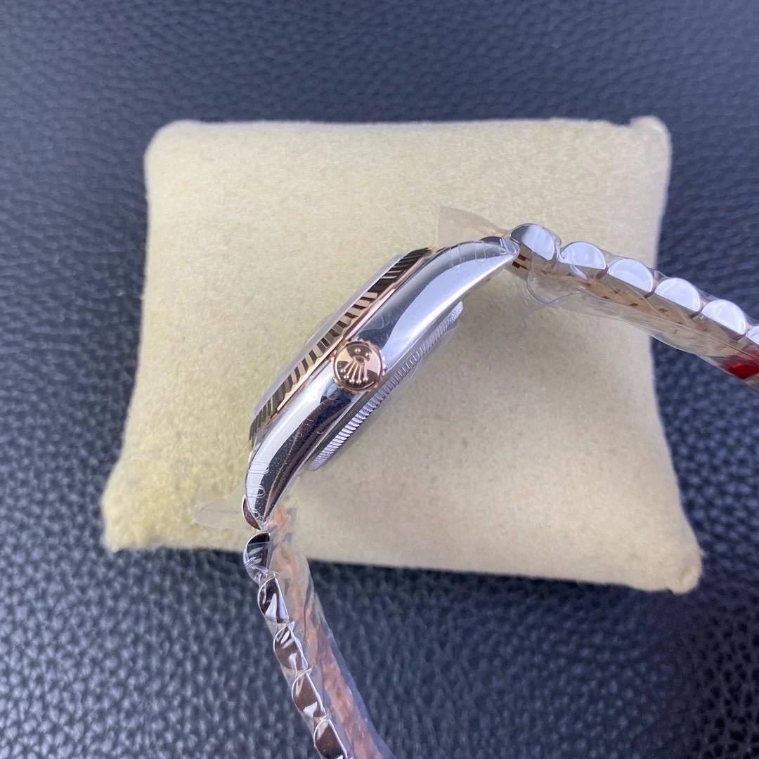 WhatsApp-Image-2026-01-24-at-21.01.31 Rolex Datejust 36 126231 Two Tone Rose Gold Silver Motif DIAMOND Dial ¨C Jubilee Bracelet ¨C 2023 - Image 8
