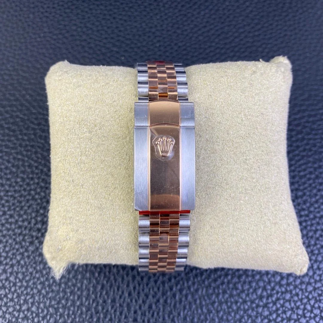 WhatsApp-Image-2026-01-24-at-21.01.39 Rolex Datejust 36 126231 Two Tone Rose Gold Silver Motif DIAMOND Dial ¨C Jubilee Bracelet ¨C 2023 - Image 5