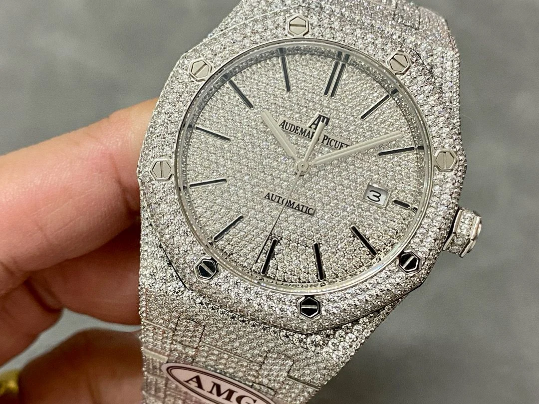 WhatsApp-Image-2026-02-04-at-16.29.04 Audemars Piguet Royal Oak 41MM Silver Dial Iced Out 25.25- 15400ST - Image 8