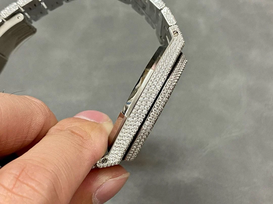 WhatsApp-Image-2026-02-04-at-16.29.07-1 Audemars Piguet Royal Oak 41MM Silver Dial Iced Out 25.25- 15400ST - Image 3