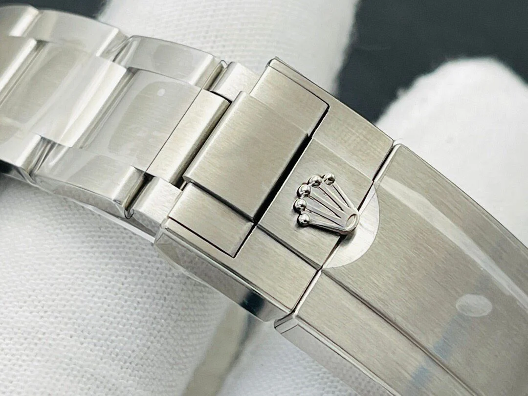 WhatsApp-Image-2026-02-15-at-21.07.36 Rolex Submariner No Date Stainless Steel 40mm Black Dial 114060 - Image 5