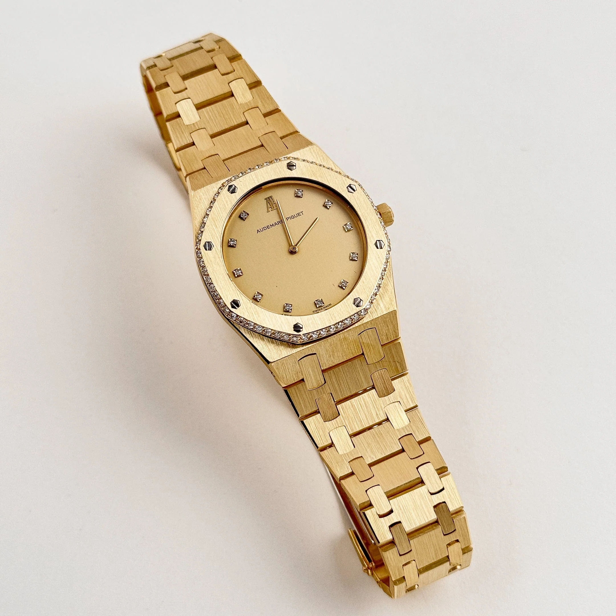 audemars-piguet-royal-oak-4100ba-yellow-gold-diamond-dial-diamond-bezel-quartz-audemars-piguet-43847047774452 Royal Oak Yellow Gold Diamond Dial Diamond Bezel Quartz - Image 3