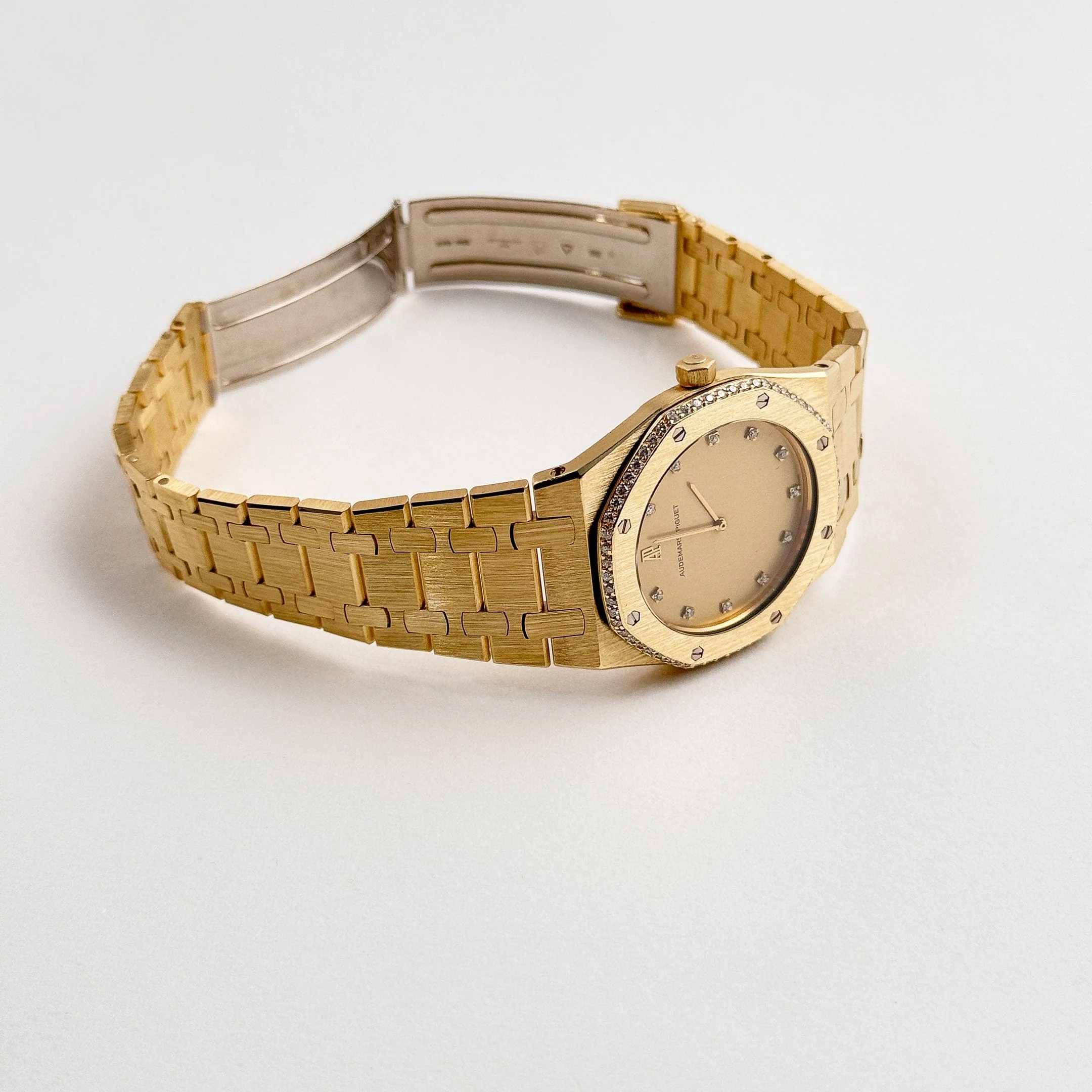 audemars-piguet-royal-oak-4100ba-yellow-gold-diamond-dial-diamond-bezel-quartz-audemars-piguet-43847047971060 Royal Oak Yellow Gold Diamond Dial Diamond Bezel Quartz - Image 4