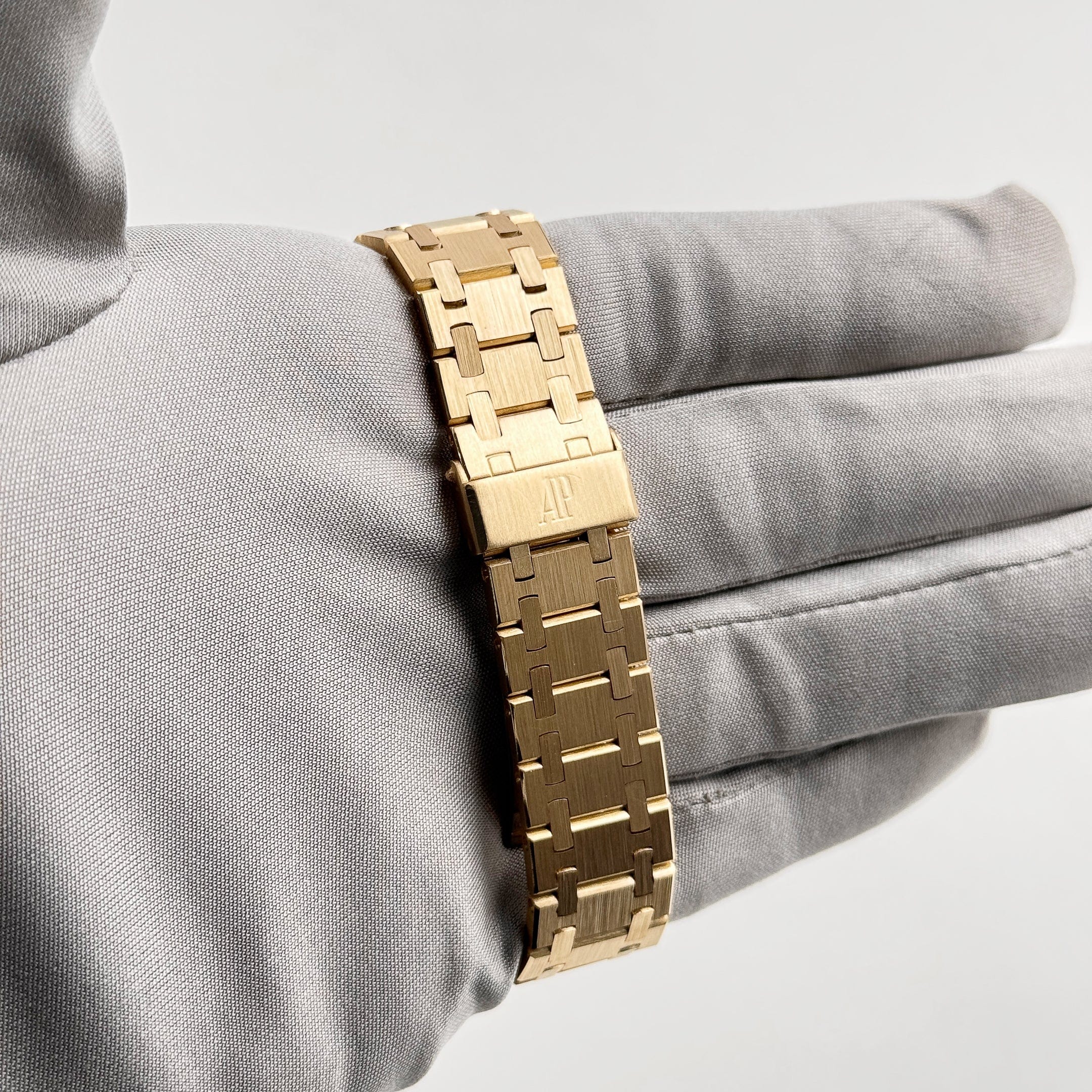 audemars-piguet-royal-oak-4100ba-yellow-gold-diamond-dial-diamond-bezel-quartz-audemars-piguet-43847049019636 Royal Oak Yellow Gold Diamond Dial Diamond Bezel Quartz - Image 6