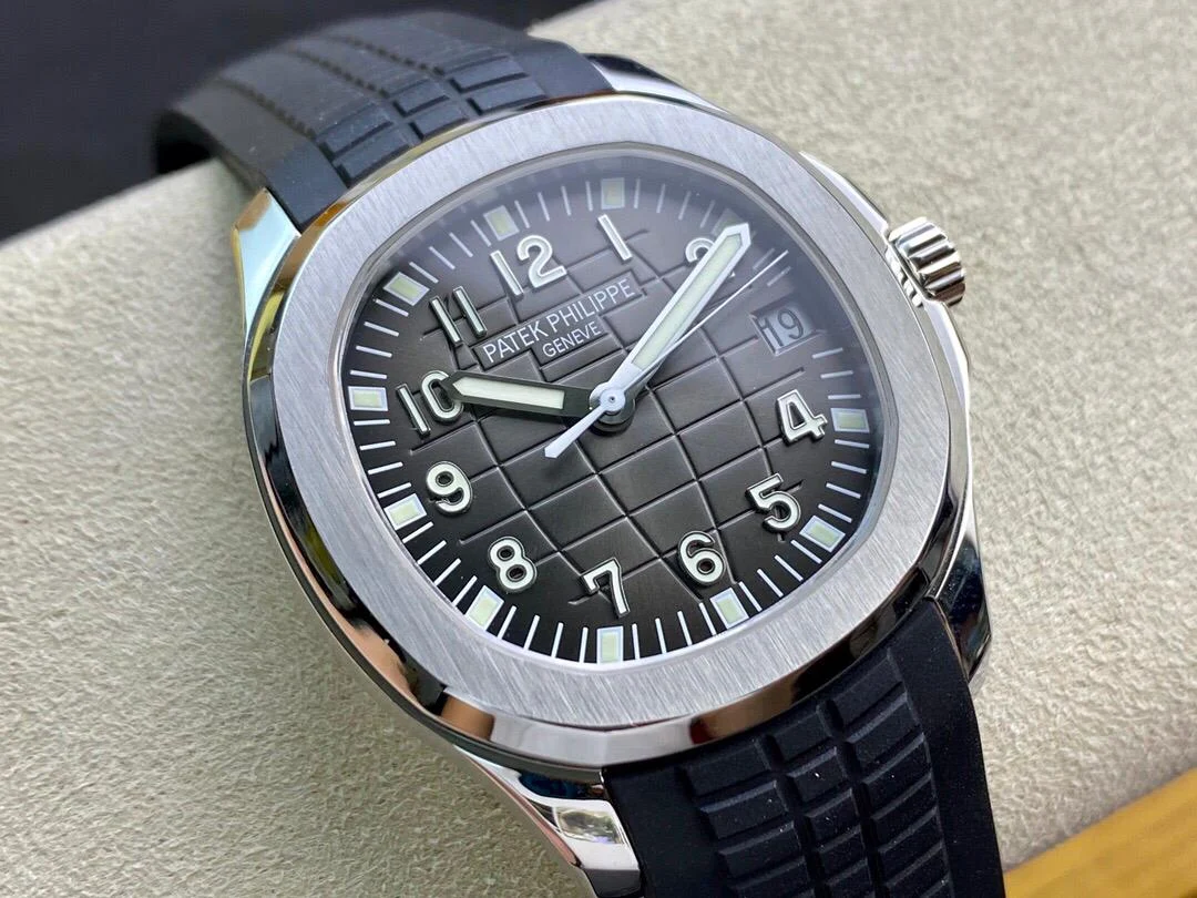 hj Patek Philippe Aquanaut 5165A-001 stainless steel watch with black embossed dial and a black composite strap 38mm - Image 7