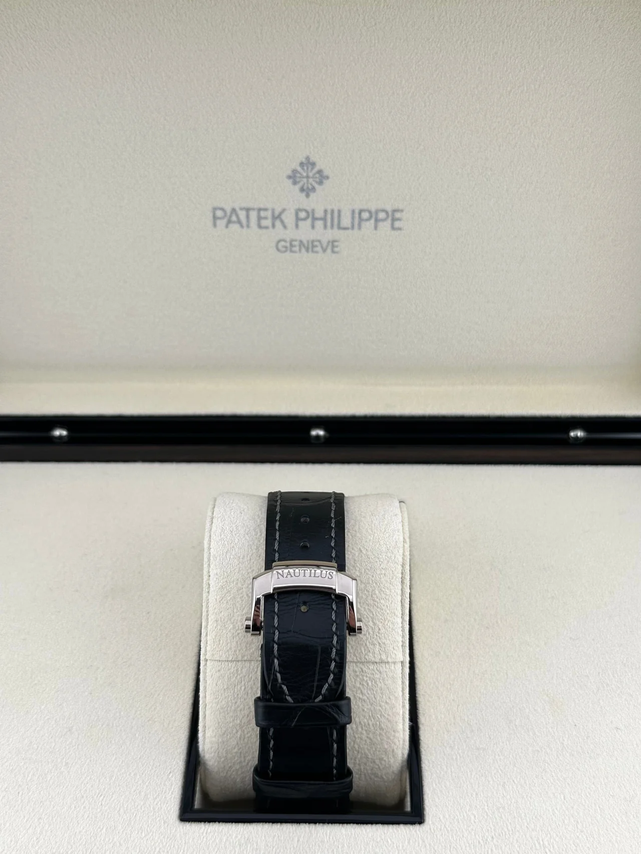 patek-philippe-nautilus-5711g-001-white-gold-grey-dial-2011-patek-philippe-41174364029172_1280x Nautilus 5711 40mm 3KF 1:1 Best Edition Grey Dial on Black Leather Strap A324 Super Clone - Image 6