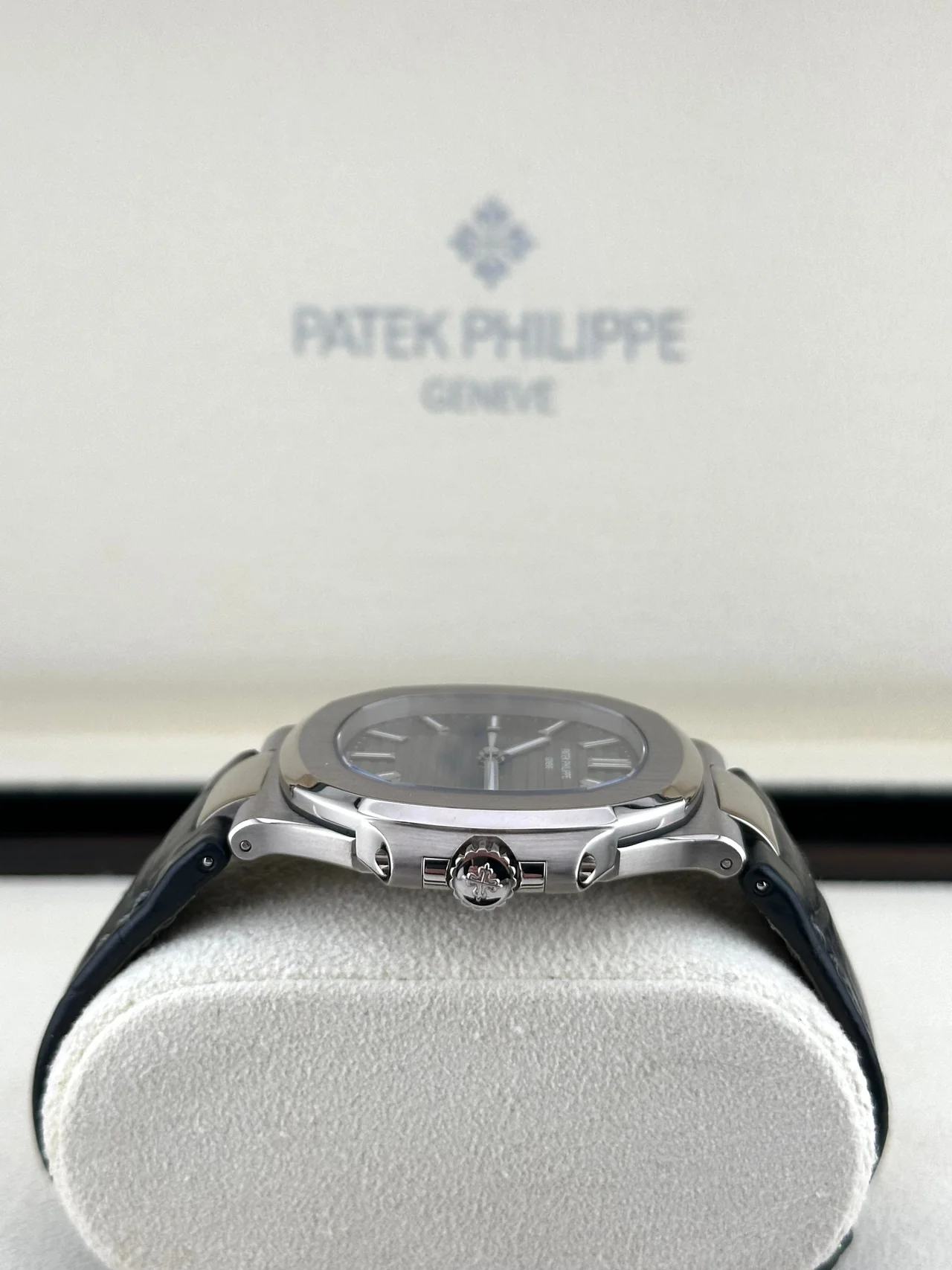 patek-philippe-nautilus-5711g-001-white-gold-grey-dial-2011-patek-philippe-41174364061940_1280x Nautilus 5711 40mm 3KF 1:1 Best Edition Grey Dial on Black Leather Strap A324 Super Clone - Image 5