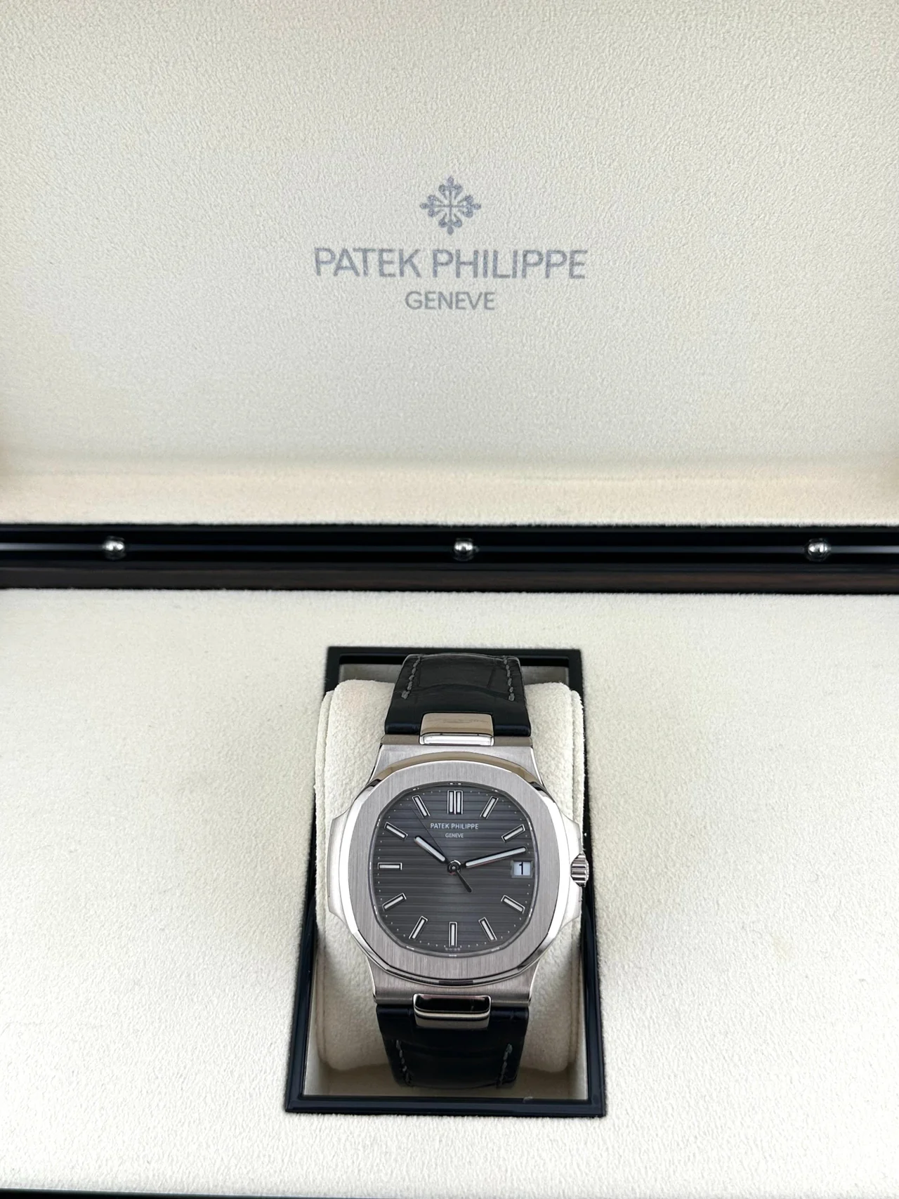 patek-philippe-nautilus-5711g-001-white-gold-grey-dial-2011-patek-philippe-41174364160244_1280x Nautilus 5711 40mm 3KF 1:1 Best Edition Grey Dial on Black Leather Strap A324 Super Clone - Image 3