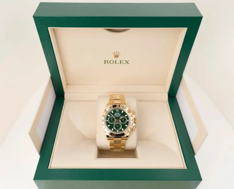rolex-yellow-gold-cosmograph-daytona-40-watch-green-stick-dial-116508-gri-482934_1024x1024@2x-768x619-1 Rolex Daytona Green Dial Super Clone 116508 - Image 2